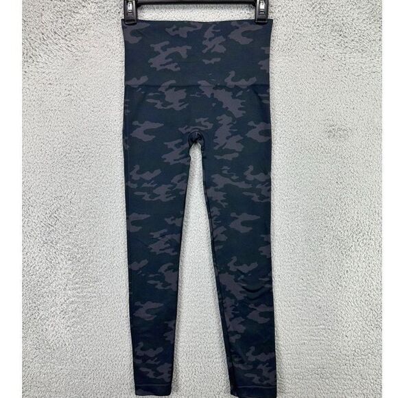 Spanx Leggings Womens Medium Black‎ Camouflage Camo Activewear Workout Stretch - Picture 1 of 6